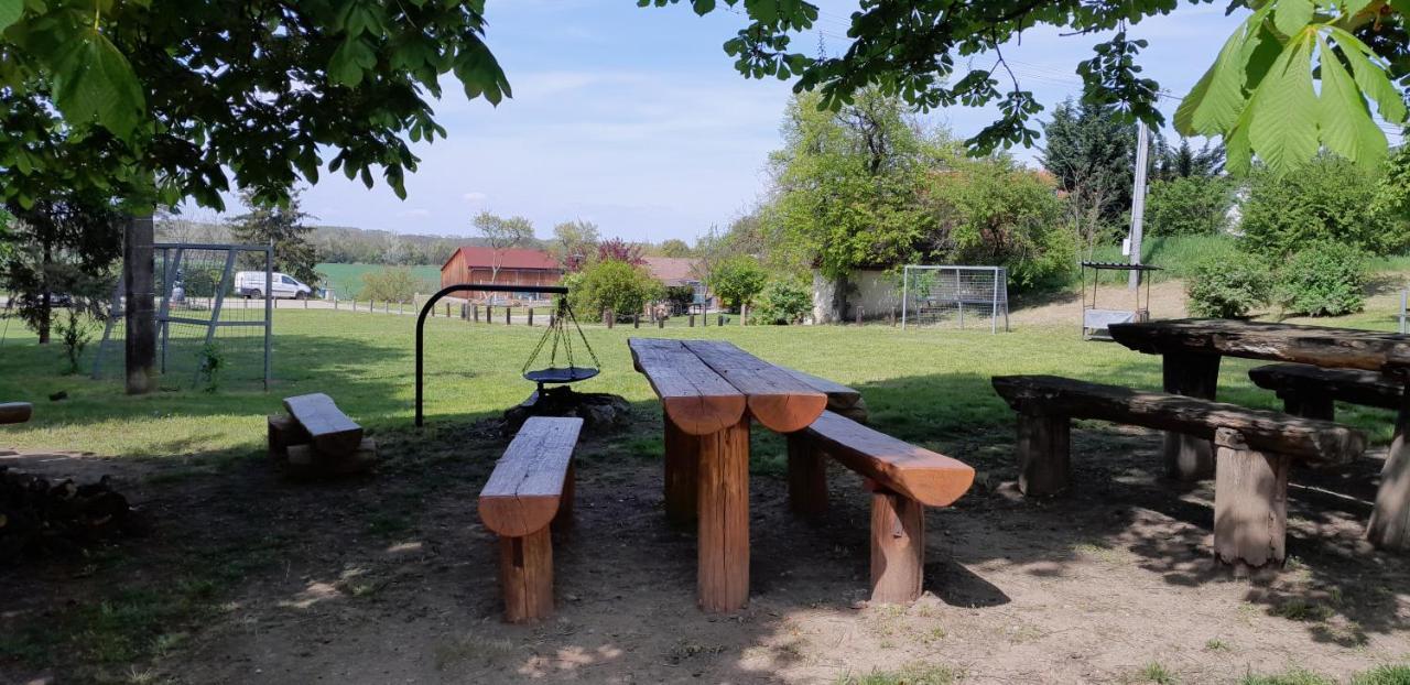 Ubytovani Na Sklepe U Prochazku Pouzdrany Extérieur photo